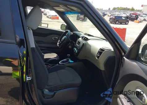 2015 Kia Soul z USA, uszkodzony, nr VIN KNDJN2A26F7784296